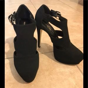 Rock and Republic Black Suede Pumps
